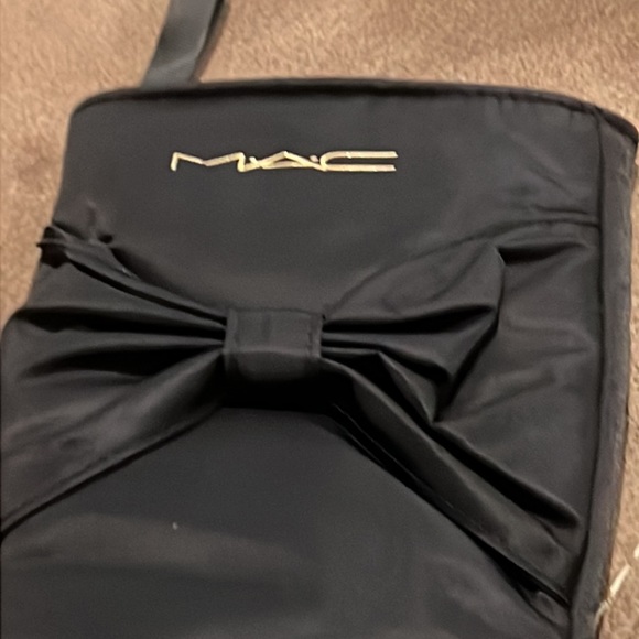 MAC Cosmetics black satin Staking new - Picture 2 of 5